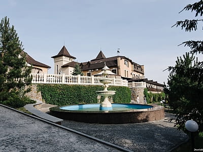 Forest Club Sherwood — гостинично-ресторанный комплекс недалеко от Умани с рестораном, сауной, спа, теннисом и семейным отдыхом на природе.