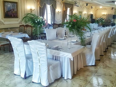 Банкетный зал в загородном комплексе Forest Club Sherwood возле Умани