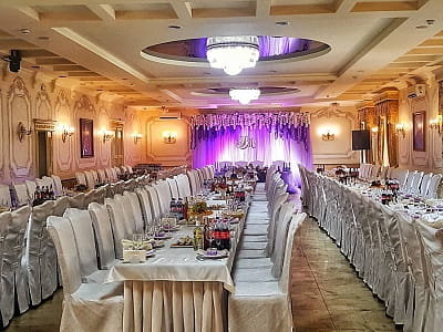 Банкетный зал в загородном комплексе Forest Club Sherwood возле Умани