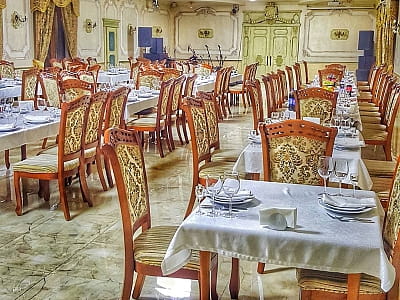 Банкетный зал в загородном комплексе Forest Club Sherwood возле Умани