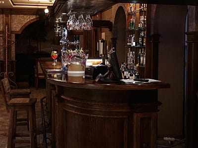 бар в загородном комплексе Forest Club Sherwood возле Умани