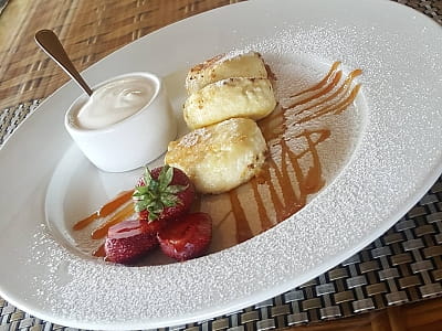 Блюда ресторана в загородном комплексе Forest Club Sherwood возле Умани