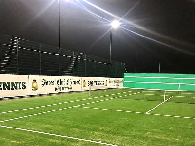 Теннисные корты в загородном комплексе Forest Club Sherwood возле Умани