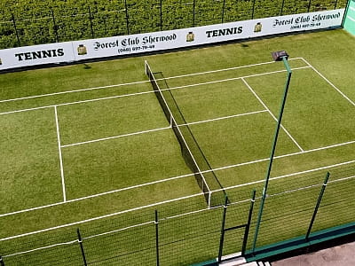 Теннисные корты в загородном комплексе Forest Club Sherwood возле Умани