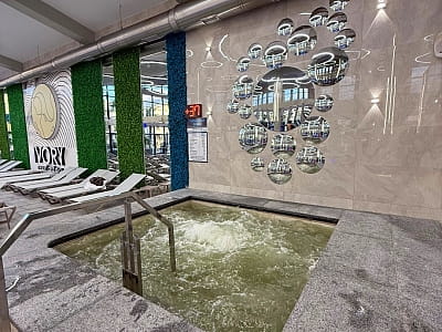 Джакузи в загородном комплексе IVORY Resort & Spa в городе Виноградов, что в Закарпатской области