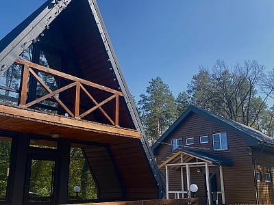 Загородный комплекс Пан Чан возле Золотоноши – чаны под открытым небом, сауна, бассейн и уютные домики среди леса для идеального отдыха.