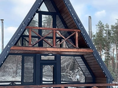 Загородный комплекс Пан Чан возле Золотоноши – чаны под открытым небом, сауна, бассейн и уютные домики среди леса для идеального отдыха.