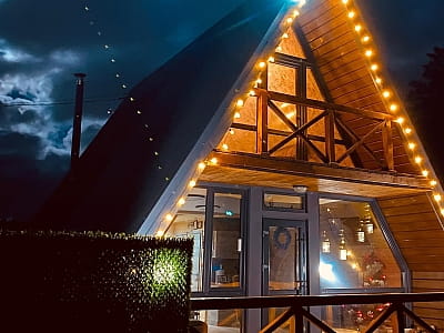 Загородный комплекс Пан Чан возле Золотоноши – чаны под открытым небом, сауна, бассейн и уютные домики среди леса для идеального отдыха.