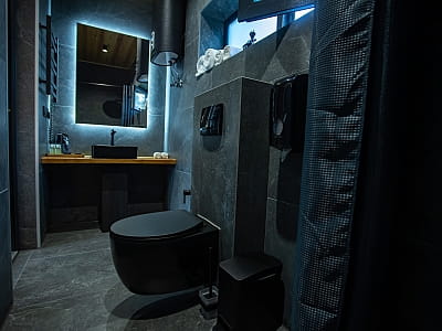 Perlyna Resort – современный загородный комплекс возле Днепра. Коттеджи, бассейн, сауна, BBQ-зона и отдых в гармонии с природой для всей семьи.