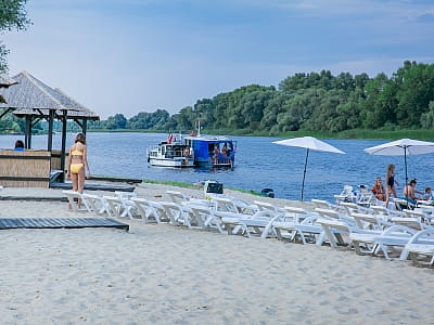 пляж в загородном комплексе Selena Family Resort возле Черкасс