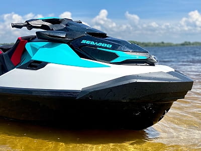 гидроциклы в загородном комплексе Selena Family Resort возле Черкасс