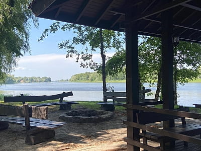 остров мангалов в комплексе Selena Family Resort возле Черкасс