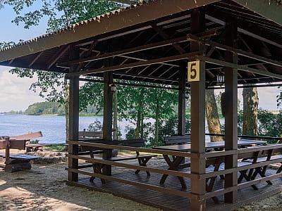 остров мангалов в комплексе Selena Family Resort возле Черкасс