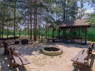 остров мангалов в комплексе Selena Family Resort возле Черкасс