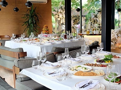 ресторан европейской и авторской кухни «Underwood» в загородном комплексе Selena Family Resort возле Черкасс