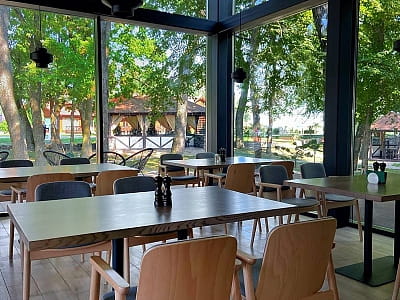 ресторан европейской и авторской кухни «Underwood» в загородном комплексе Selena Family Resort возле Черкасс