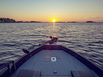 рыбалка с лодок в загородном комплексе Selena Family Resort возле Черкасс