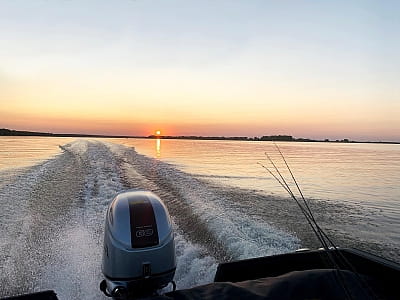 рыбалка с лодок в загородном комплексе Selena Family Resort возле Черкасс