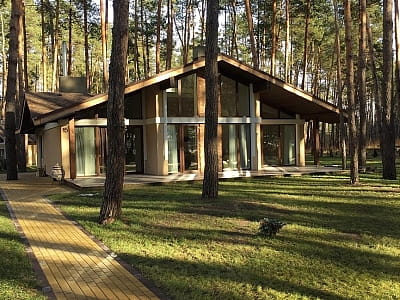 Домики и гостиничные номера в загородном комплексе «Тихий Лес» на берегу Днепра