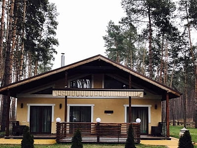 Домики и гостиничные номера в загородном комплексе «Тихий Лес» на берегу Днепра