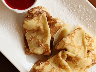 ресторан с открытой террасой в загородном комплексе «Тихий Лес» на берегу Днепра