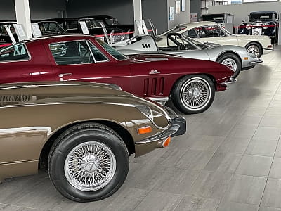 Музей VIK Cars во Львове — коллекция из более чем 30 уникальных ретро-автомобилей, отреставрированных шедевров мирового автопрома. Атмосфера, история, драйв!