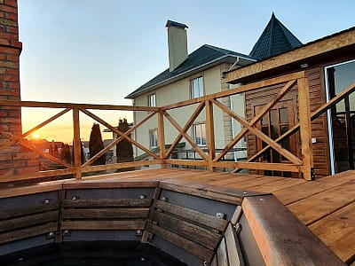 горячий чан в загородном комплексе Villa Village в селе Слобода возле Черкасс