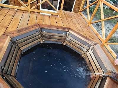 горячий чан в загородном комплексе Villa Village в селе Слобода возле Черкасс