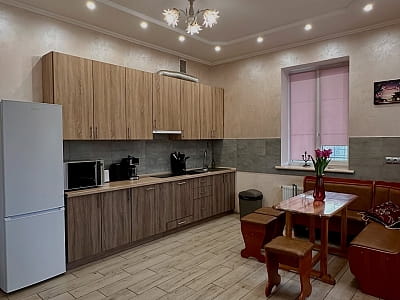 дом на 12 спальных мест с оборудованной кухней в загородном комплексе Villa Village в селе Слобода возле Черкасс