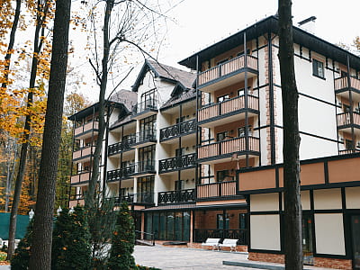 Загородный комплекс «Застава» — место для комфортного отдыха на природе: отель, ресторан, баня, развлечения, летний бассейн и мероприятия в живописной локации.