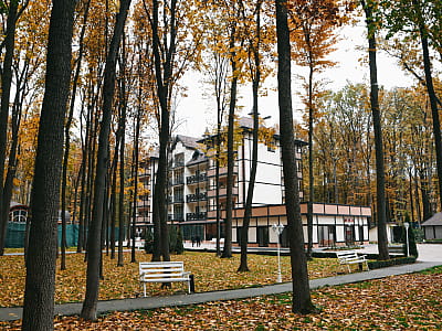 Загородный комплекс «Застава» — место для комфортного отдыха на природе: отель, ресторан, баня, развлечения, летний бассейн и мероприятия в живописной локации.