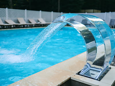 Открытый летний бассейн в загородном комплексе ZASTAVA возле Умани