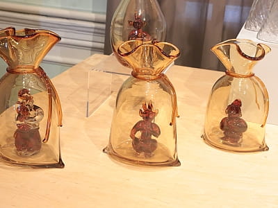 Национальный музей декоративного искусства Украины — это настоящий храм украинского творчества, где каждый экспонат дышит историей, символизмом и любовью к своей земле. Здесь сохранены уникальные наследия мастеров прошлого и современных художников, продол