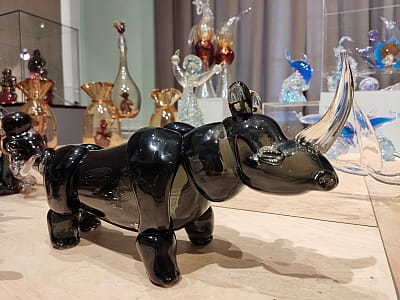 Национальный музей декоративного искусства Украины — это настоящий храм украинского творчества, где каждый экспонат дышит историей, символизмом и любовью к своей земле. Здесь сохранены уникальные наследия мастеров прошлого и современных художников, продол