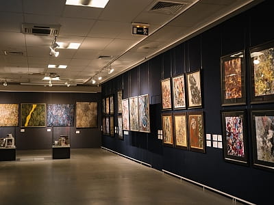 Музей истории Киева — современный музейно-выставочный центр и сеть из 10 филиалов, раскрывающий историю, культуру и жизнь столицы от древности до наших дней.