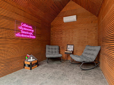 Загородный комплекс Mandra Petrichor - это изысканный глэмпинг в селе Забуяння, Киевская область, Макаровский район.