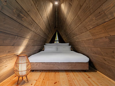 Загородный комплекс Mandra Petrichor - это изысканный глэмпинг в селе Забуяння, Киевская область, Макаровский район.