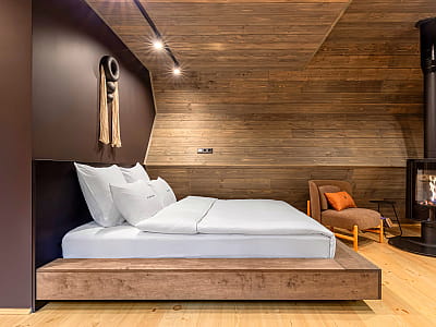 Загородный комплекс Mandra Petrichor - это изысканный глэмпинг в селе Забуяння, Киевская область, Макаровский район.