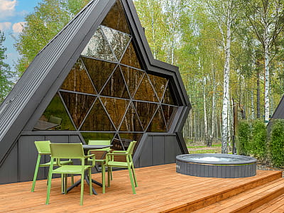 Загородный комплекс Mandra Petrichor - это изысканный глэмпинг в селе Забуяння, Киевская область, Макаровский район.