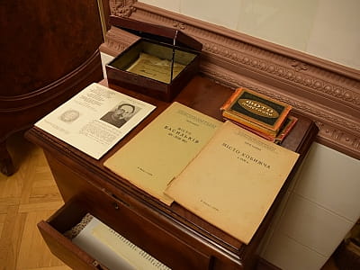 Историко-мемориальный музей Михаила Грушевского в Киеве — аутентичный дом ученого, где воссоздан его кабинет, семейная атмосфера и уникальная историческая экспозиция.