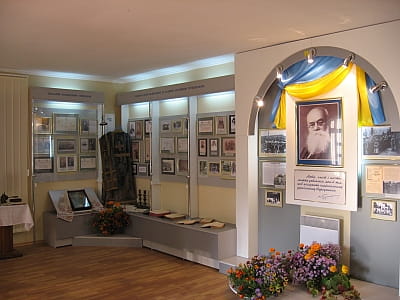 Историко-мемориальный музей Михаила Грушевского в Киеве — аутентичный дом ученого, где воссоздан его кабинет, семейная атмосфера и уникальная историческая экспозиция.