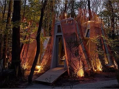 NAMETY PARK — дизайнерские павильоны среди леса на ВДНХ в Киеве: уютный отдых, террасы, офуро, сауны, BBQ и доступ к многочисленным событиям и гастролокациям.