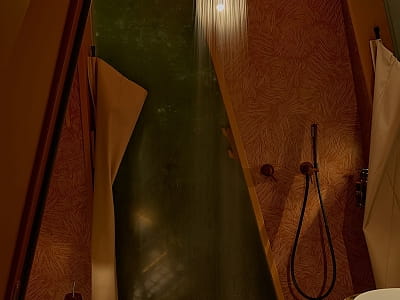 NAMETY PARK — это уникальный формат отдыха на территории ВДНХ, где современные архитектурные решения гармонично сочетаются с природой столичного леса. 