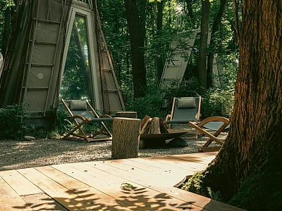 NAMETY PARK — дизайнерские павильоны среди леса на ВДНХ в Киеве: уютный отдых, террасы, офуро, сауны, BBQ и доступ к многочисленным событиям и гастролокациям.