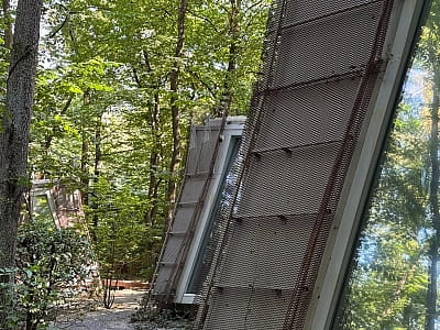 NAMETY PARK — это уникальный формат отдыха на территории ВДНХ, где современные архитектурные решения гармонично сочетаются с природой столичного леса. 