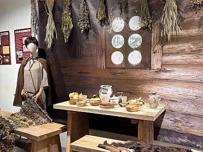 Музей оккупации Киева — экспозиция об оккупационных режимах XX века, сопротивлении киевлян, терроре и разрушении города. Документы, артефакты и VR-выставка «Бабий Яр».