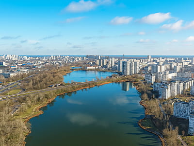 Озерная система Опечень в Киеве — уникальный каскад водоемов на месте древней Почайны. История создания, происхождение названия и современное значение.