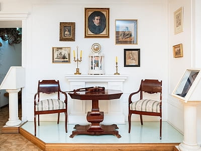 Музей «Усадьба на Кудрявке» — историческая усадьба и экспозиция о быте и культуре Киева XIX века. Атмосфера старого города, выставки и аутентичный интерьер.