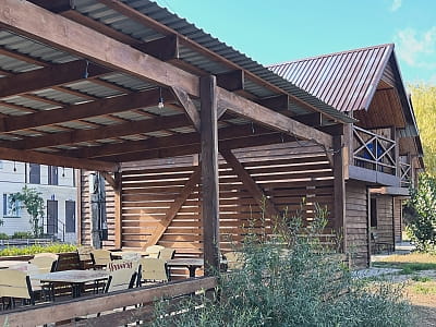 SPORTOHOTA — это современный загородный комплекс в Черкассах, расположенный прямо на берегу Днепра.