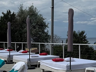 SPORTOHOTA — это современный загородный комплекс в Черкассах, расположенный прямо на берегу Днепра.